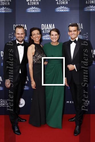 Amsterdam 12 september 2021
Premiere Diana en zonen in het deLaMar theater. Iris v d Ende is de producent met Medialane. Iris met haar collega\'s