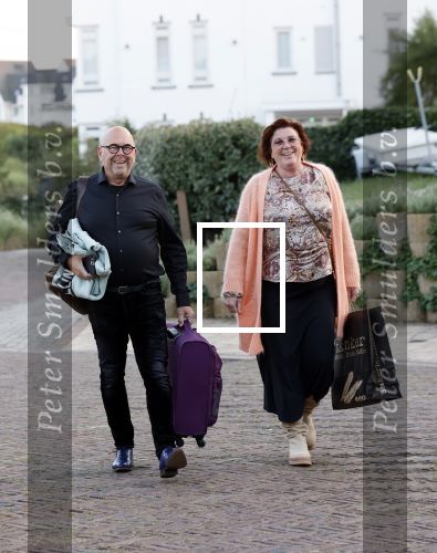 Noordwijk 4 september 2021
Martien Meiland viert zijn 60e verjaardag in de tuin van zijn nieuwe huis/villa. Aanwezig oa Erica Meiland Maxime Meiland (zwanger) met partner Leroy Molkenboer en Montana Meiland met partner Dirk .
Jan Dijkgraaf met zijn vrouw