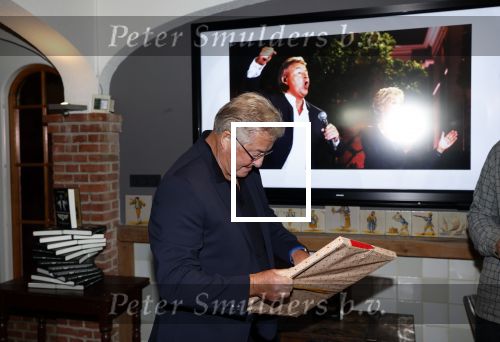 Volendam 12 oktober 2021
Boekpresentatie Jan Keizer bij Hotel Spaander in Volendam . Alle oude bendleden van BZN zijn aanwezig zoals Annie Schilder Carola Smit Jan Tuijp Jack Veerman Thomas Tol Dick Plat