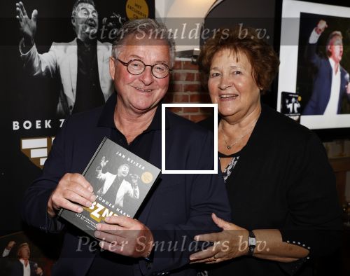 Volendam 12 oktober 2021
Boekpresentatie Jan Keizer bij Hotel Spaander in Volendam . Alle oude bendleden van BZN zijn aanwezig zoals Annie Schilder Carola Smit Jan Tuijp Jack Veerman Thomas Tol Dick Plat