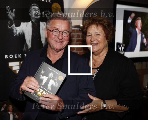 Volendam 12 oktober 2021
Boekpresentatie Jan Keizer bij Hotel Spaander in Volendam . Alle oude bendleden van BZN zijn aanwezig zoals Annie Schilder Carola Smit Jan Tuijp Jack Veerman Thomas Tol Dick Plat