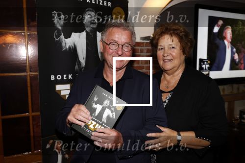 Volendam 12 oktober 2021
Boekpresentatie Jan Keizer bij Hotel Spaander in Volendam . Alle oude bendleden van BZN zijn aanwezig zoals Annie Schilder Carola Smit Jan Tuijp Jack Veerman Thomas Tol Dick Plat