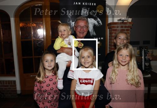 Volendam 12 oktober 2021
Boekpresentatie Jan Keizer bij Hotel Spaander in Volendam . Alle oude bendleden van BZN zijn aanwezig zoals Annie Schilder Carola Smit Jan Tuijp Jack Veerman Thomas Tol Dick Plat