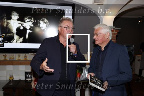 Volendam 12 oktober 2021
Boekpresentatie Jan Keizer bij Hotel Spaander in Volendam . Alle oude bendleden van BZN zijn aanwezig zoals Annie Schilder Carola Smit Jan Tuijp Jack Veerman Thomas Tol Dick Plat . Jan Keizer en Dick de Boer