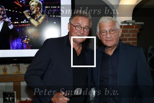 Volendam 12 oktober 2021
Boekpresentatie Jan Keizer bij Hotel Spaander in Volendam . Alle oude bendleden van BZN zijn aanwezig zoals Annie Schilder Carola Smit Jan Tuijp Jack Veerman Thomas Tol Dick Plat . Jan Keizer en Dick de Boer