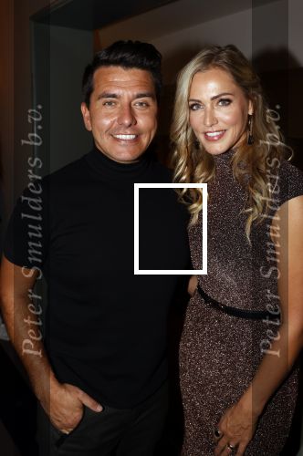 Amsterdam 14 oktober 2021
Televizierring gala in Carre Amsterdam. Jan Smit met zijn vrouw Liza en Nikkie Tutorials