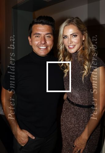 Amsterdam 14 oktober 2021
Televizierring gala in Carre Amsterdam. Jan Smit met zijn vrouw Liza en Nikkie Tutorials