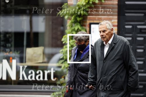Amsterdam 3 oktober 2021
Jan Stekelenburg  met zijn vrouw wandelend door Amsterdam.