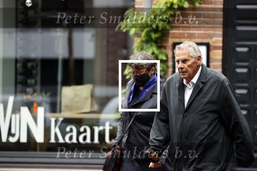 Amsterdam 3 oktober 2021
Jan Stekelenburg  met zijn vrouw wandelend door Amsterdam.