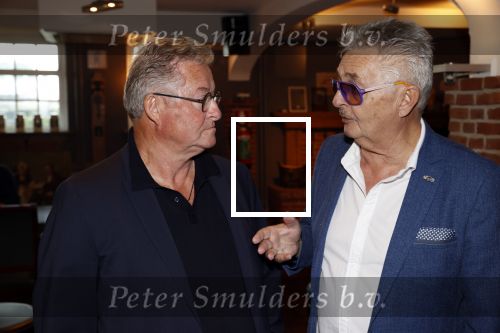 Volendam 12 oktober 2021
Boekpresentatie Jan Keizer bij Hotel Spaander in Volendam . Alle oude bendleden van BZN zijn aanwezig zoals Annie Schilder Carola Smit Jan Tuijp Jack Veerman Thomas Tol Dick Plat