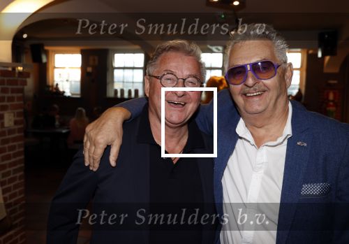 Volendam 12 oktober 2021
Boekpresentatie Jan Keizer bij Hotel Spaander in Volendam . Alle oude bendleden van BZN zijn aanwezig zoals Annie Schilder Carola Smit Jan Tuijp Jack Veerman Thomas Tol Dick Plat