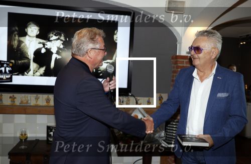 Volendam 12 oktober 2021
Boekpresentatie Jan Keizer bij Hotel Spaander in Volendam . Alle oude bendleden van BZN zijn aanwezig zoals Annie Schilder Carola Smit Jan Tuijp Jack Veerman Thomas Tol Dick Plat