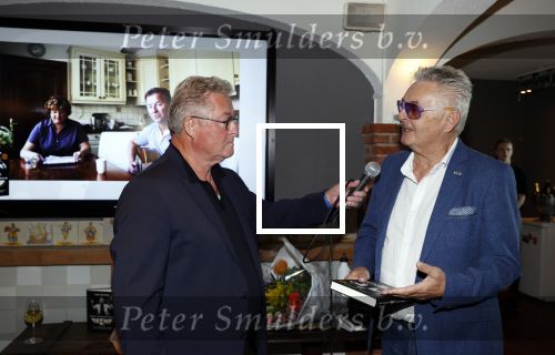 Volendam 12 oktober 2021
Boekpresentatie Jan Keizer bij Hotel Spaander in Volendam . Alle oude bendleden van BZN zijn aanwezig zoals Annie Schilder Carola Smit Jan Tuijp Jack Veerman Thomas Tol Dick Plat