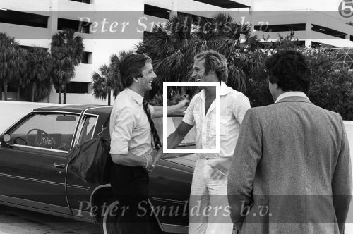 Miami, 5 Juni 1981
Jan v Beveren samen met Petra v Beveren  bij Vliegveld Miami met o.a. Huub Stevens Ton v Schijndel Carel v d Brekel Willy v d Kuijlen Adrie v Kraaij Drs. A. Groeneveld