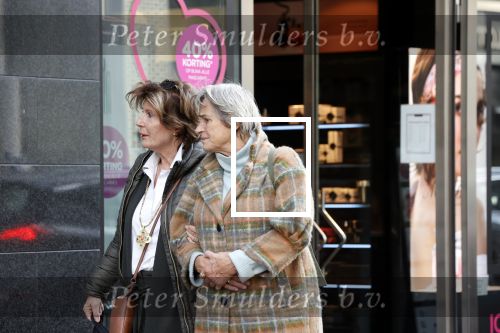 Amsterdam 7 oktober 2021
Janneke Brinkman met een vriendcin op de pc hooftstraat
