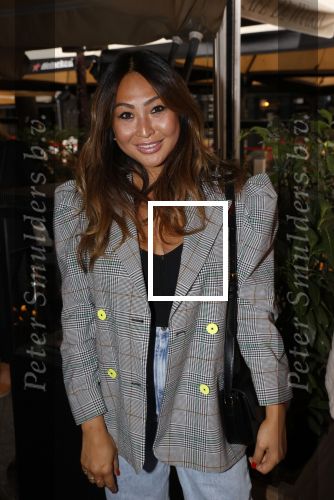 Amsterdam 23 september 2021
Rose Bertram onthult de cover van Fabulous Mama met zichzelf op de cover bij Cafe de Waard. Jeanine Kho