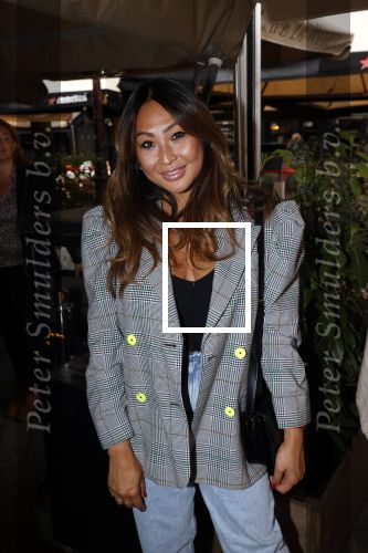 Amsterdam 23 september 2021
Rose Bertram onthult de cover van Fabulous Mama met zichzelf op de cover bij Cafe de Waard. Jeanine Kho