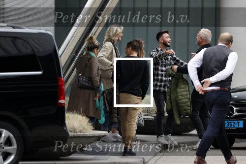 Schiphol 17 oktober 2021
Gordon gaat emigreren naar Dubai en vertrekt vanag Schiphol met div vrienden. Oa Patrick Kathy zijn manager Nathalie  Moser en vriend Jeffrey de Visser gaan met hem mee