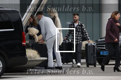 Schiphol 17 oktober 2021
Gordon gaat emigreren naar Dubai en vertrekt vanag Schiphol met div vrienden. Oa Patrick Kathy zijn manager Nathalie  Moser en vriend Jeffrey de Visser gaan met hem mee