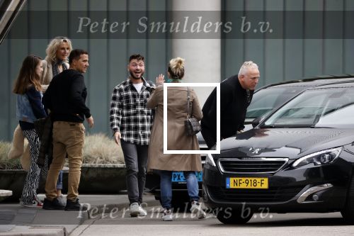 Schiphol 17 oktober 2021
Gordon gaat emigreren naar Dubai en vertrekt vanag Schiphol met div vrienden. Oa Patrick Kathy zijn manager Nathalie  Moser en vriend Jeffrey de Visser gaan met hem mee