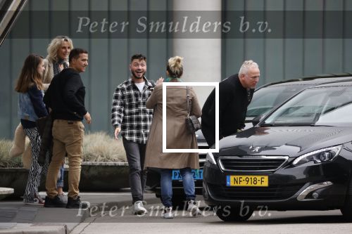 Schiphol 17 oktober 2021
Gordon gaat emigreren naar Dubai en vertrekt vanag Schiphol met div vrienden. Oa Patrick Kathy zijn manager Nathalie  Moser en vriend Jeffrey de Visser gaan met hem mee