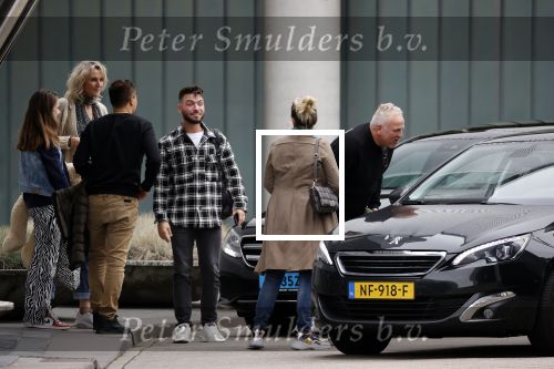 Schiphol 17 oktober 2021
Gordon gaat emigreren naar Dubai en vertrekt vanag Schiphol met div vrienden. Oa Patrick Kathy zijn manager Nathalie  Moser en vriend Jeffrey de Visser gaan met hem mee