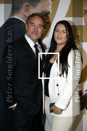 Amsterdam 28 september 2021
Premiere James Bond in Tuschinski. Jeroen Nieuwenhuize met zijn vriendin Tessa Kortlevers