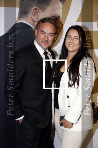 Amsterdam 28 september 2021
Premiere James Bond in Tuschinski. Jeroen Nieuwenhuize met zijn vriendin Tessa Kortlevers