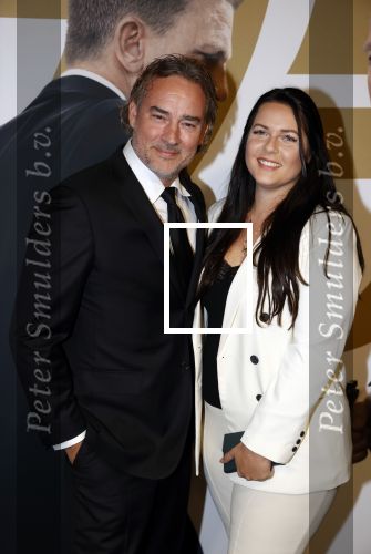 Amsterdam 28 september 2021
Premiere James Bond in Tuschinski. Jeroen Nieuwenhuize met zijn vriendin Tessa Kortlevers