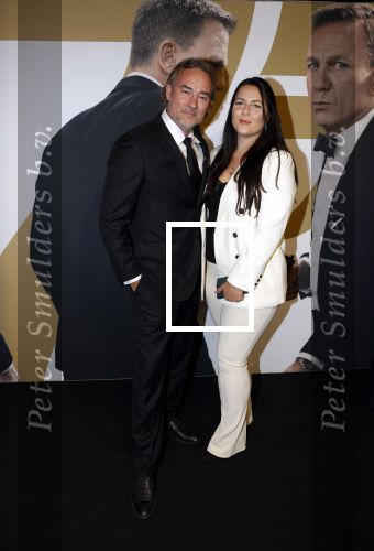 Amsterdam 28 september 2021
Premiere James Bond in Tuschinski. Jeroen Nieuwenhuize met zijn vriendin Tessa Kortlevers