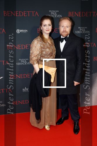 Amsterdam 12 oktober 2021
Premiere Benedetta  in Tuschinski. paul Verhoeven is de regisseur. Jochum ten Haaf en zijn partner