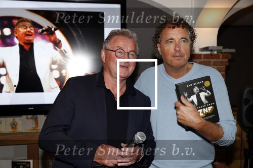 Volendam 12 oktober 2021
Boekpresentatie Jan Keizer bij Hotel Spaander in Volendam . Alle oude bendleden van BZN zijn aanwezig zoals Annie Schilder Carola Smit Jan Tuijp Jack Veerman Thomas Tol Dick Plat  John Meijer