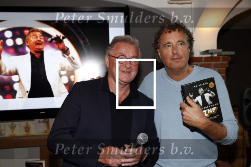 Volendam 12 oktober 2021
Boekpresentatie Jan Keizer bij Hotel Spaander in Volendam . Alle oude bendleden van BZN zijn aanwezig zoals Annie Schilder Carola Smit Jan Tuijp Jack Veerman Thomas Tol Dick Plat  John Meijer