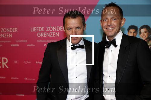 Amsterdam 11 oktober 2021
Premiere Liefde zonder grenzenin Tuschinski met in de hoofdrol Yolanthe Cabau v Kasbergen Jim Bakkum Soy Kroon Abbey Hoes  Hajo Bruins en Peggy Vrijens , John de Bever kwam met zijn Partner Cees en Sieneke met een kennis