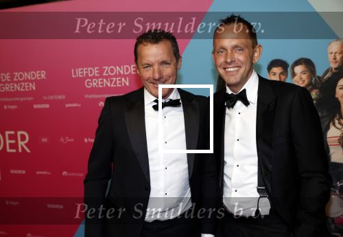 Amsterdam 11 oktober 2021
Premiere Liefde zonder grenzenin Tuschinski met in de hoofdrol Yolanthe Cabau v Kasbergen Jim Bakkum Soy Kroon Abbey Hoes  Hajo Bruins en Peggy Vrijens , John de Bever kwam met zijn Partner Cees en Sieneke met een kennis