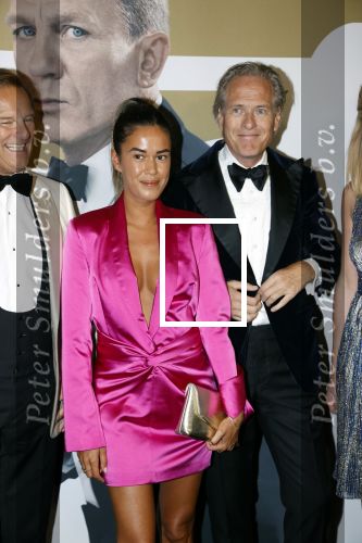 Amsterdam 28 september 2021
Premiere James Bond in Tuschinski. Jort Kelder en Welmoed Sijtsma met team