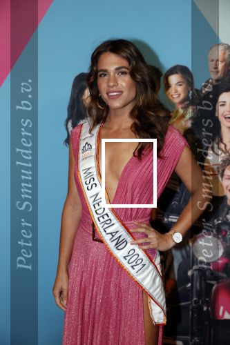 Amsterdam 11 oktober 2021
Premiere Liefde zonder grenzenin Tuschinski met in de hoofdrol Yolanthe Cabau v Kasbergen Jim Bakkum Soy Kroon Abbey Hoes  Hajo Bruins en Peggy Vrijens . Julia Sinning kwam met Denise Speelman