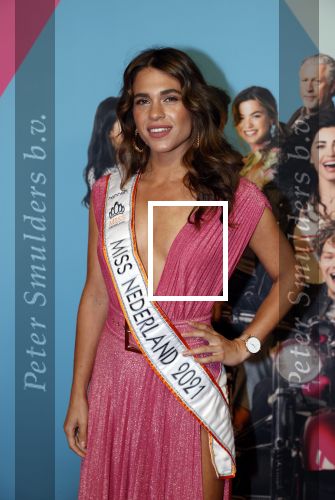 Amsterdam 11 oktober 2021
Premiere Liefde zonder grenzenin Tuschinski met in de hoofdrol Yolanthe Cabau v Kasbergen Jim Bakkum Soy Kroon Abbey Hoes  Hajo Bruins en Peggy Vrijens . Julia Sinning kwam met Denise Speelman