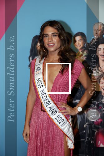 Amsterdam 11 oktober 2021
Premiere Liefde zonder grenzenin Tuschinski met in de hoofdrol Yolanthe Cabau v Kasbergen Jim Bakkum Soy Kroon Abbey Hoes  Hajo Bruins en Peggy Vrijens . Julia Sinning kwam met Denise Speelman