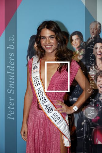 Amsterdam 11 oktober 2021
Premiere Liefde zonder grenzenin Tuschinski met in de hoofdrol Yolanthe Cabau v Kasbergen Jim Bakkum Soy Kroon Abbey Hoes  Hajo Bruins en Peggy Vrijens . Julia Sinning kwam met Denise Speelman