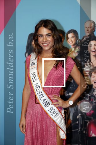 Amsterdam 11 oktober 2021
Premiere Liefde zonder grenzenin Tuschinski met in de hoofdrol Yolanthe Cabau v Kasbergen Jim Bakkum Soy Kroon Abbey Hoes  Hajo Bruins en Peggy Vrijens . Julia Sinning kwam met Denise Speelman