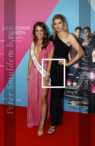 Amsterdam 11 oktober 2021
Premiere Liefde zonder grenzenin Tuschinski met in de hoofdrol Yolanthe Cabau v Kasbergen Jim Bakkum Soy Kroon Abbey Hoes  Hajo Bruins en Peggy Vrijens . Julia Sinning kwam met Denise Speelman