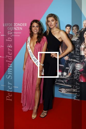 Amsterdam 11 oktober 2021
Premiere Liefde zonder grenzenin Tuschinski met in de hoofdrol Yolanthe Cabau v Kasbergen Jim Bakkum Soy Kroon Abbey Hoes  Hajo Bruins en Peggy Vrijens . Julia Sinning kwam met Denise Speelman