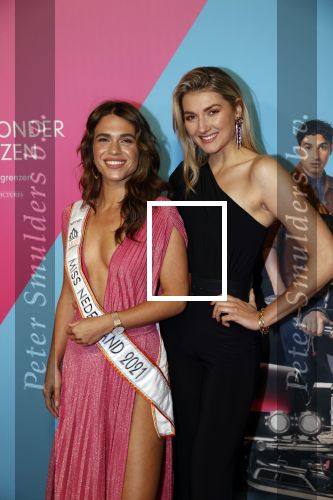 Amsterdam 11 oktober 2021
Premiere Liefde zonder grenzenin Tuschinski met in de hoofdrol Yolanthe Cabau v Kasbergen Jim Bakkum Soy Kroon Abbey Hoes  Hajo Bruins en Peggy Vrijens . Julia Sinning kwam met Denise Speelman