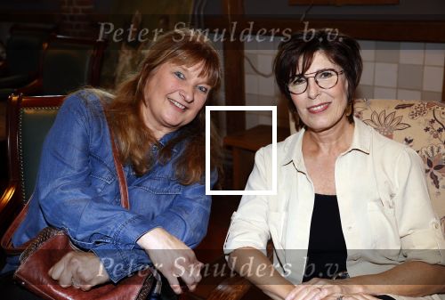 Volendam 12 oktober 2021
Boekpresentatie Jan Keizer bij Hotel Spaander in Volendam . Alle oude bendleden van BZN zijn aanwezig zoals Annie Schilder Carola Smit Jan Tuijp Jack Veerman Thomas Tol Dick Plat . Karin Riethoven en Carola Smit