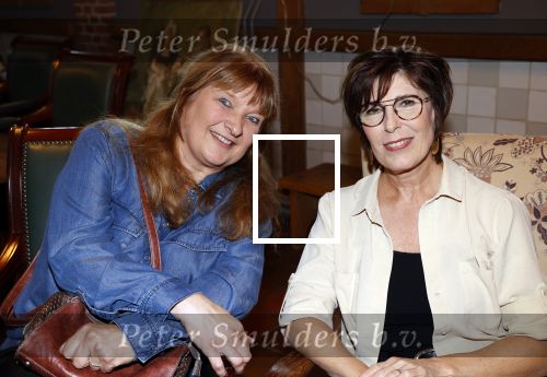 Volendam 12 oktober 2021
Boekpresentatie Jan Keizer bij Hotel Spaander in Volendam . Alle oude bendleden van BZN zijn aanwezig zoals Annie Schilder Carola Smit Jan Tuijp Jack Veerman Thomas Tol Dick Plat . Karin Riethoven en Carola Smit