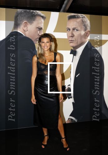 Amsterdam 28 september 2021
Premiere James Bond in Tuschinski. Kim Kotter kwam met een vriendin