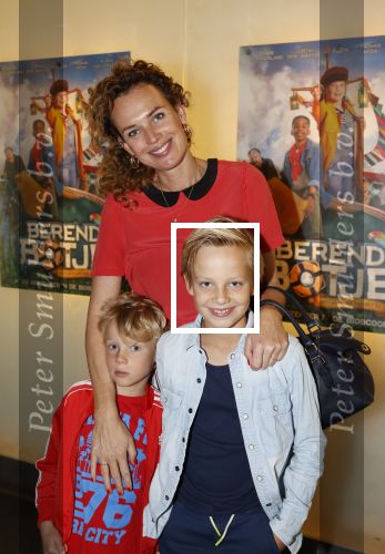 Amsterdam 26 september 2021
Premiere Berend Botje in pathe arena . Kim Pieters met zoons
