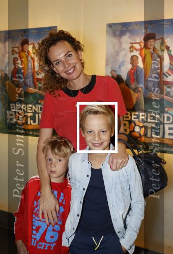Amsterdam 26 september 2021
Premiere Berend Botje in pathe arena . Kim Pieters met zoons