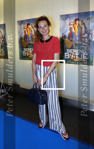 Amsterdam 26 september 2021
Premiere Berend Botje in pathe arena . Kim Pieters met zoons